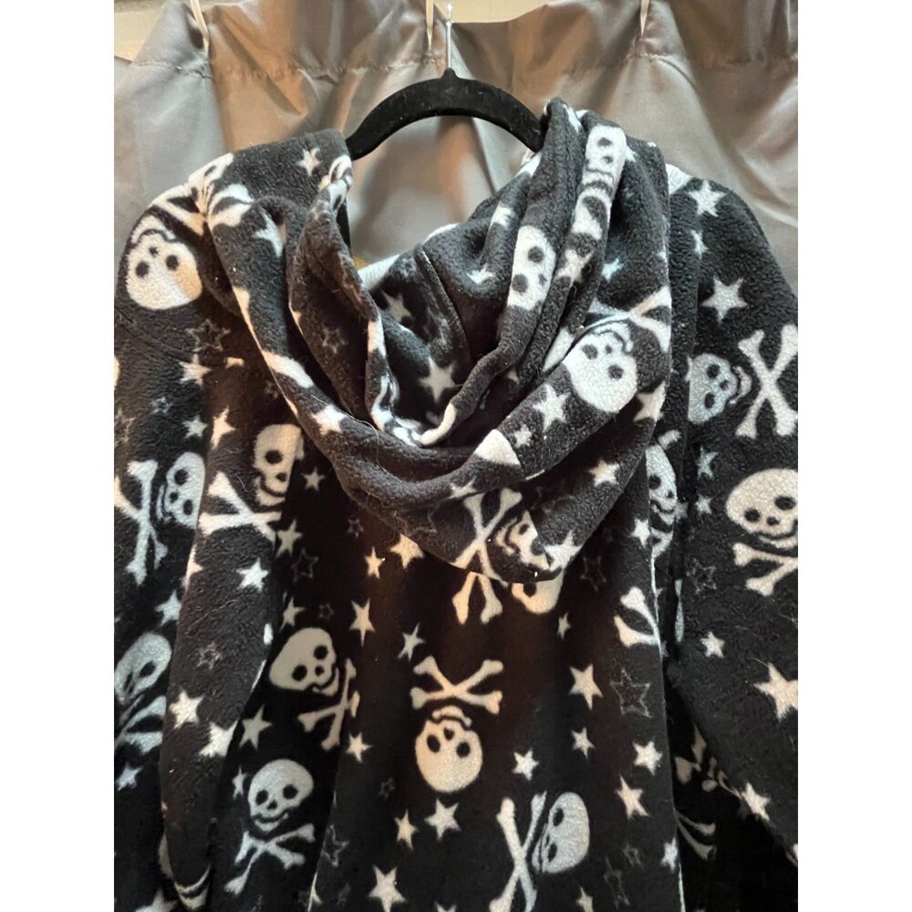 Forever Lazy Fleece Skull & Crossbones Hooded One… - image 2